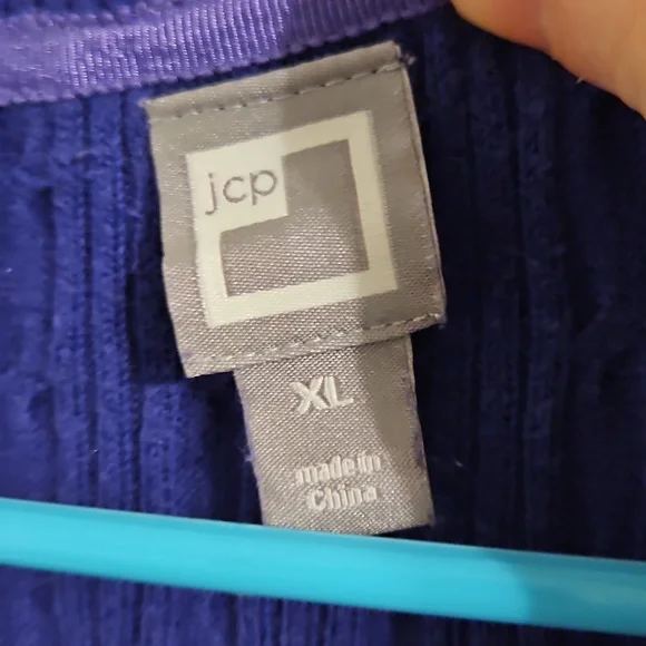 Jcpenny Purple Cable Knit V Neck Sweater. In EUC - Picture 2 of 3